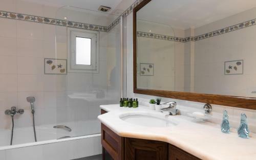 Athenian Grand Riviera Villa