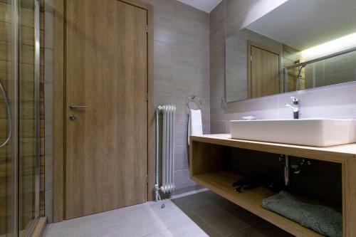 Toni's "aquaman" 4bd Apartment In Athens!