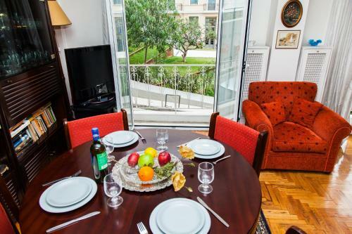 Vintage Apartment In Downtown Athens!
