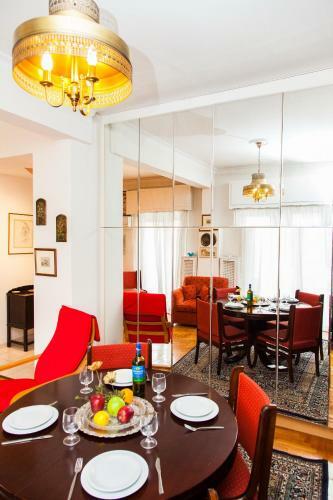 Vintage Apartment In Downtown Athens!