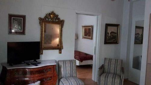 Marion-athenian Style Apartment