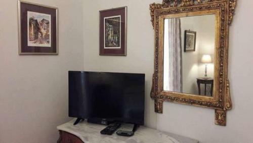 Marion-athenian Style Apartment