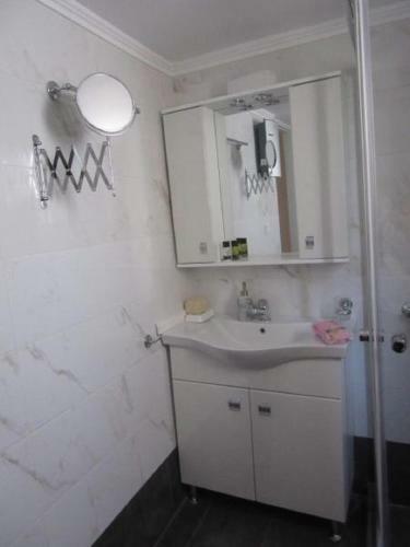 Marion-athenian Style Apartment