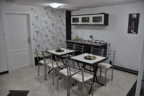 Hostal Nasteski Guest Rooms