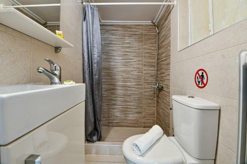 Apartamento Lovely Renovated Studio