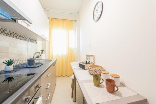 Stylish Kerameikos Apartment By Cloudkeys
