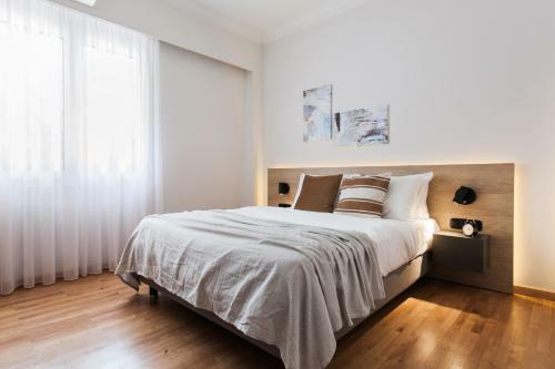 Modern Minimalist 3bd Apartment In Hilton District By Upstreet