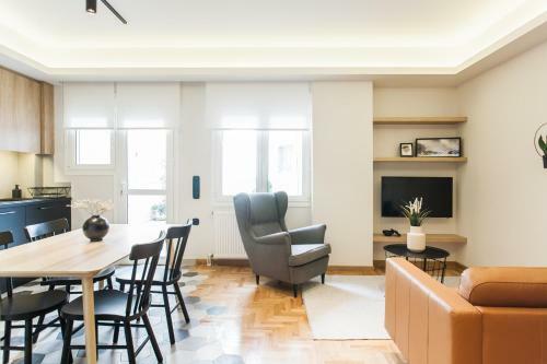 Modern Minimalist 3bd Apartment In Hilton District By Upstreet