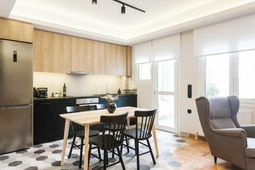 Modern Minimalist 3bd Apartment In Hilton District By Upstreet