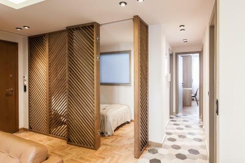 Modern Minimalist 3bd Apartment In Hilton District By Upstreet