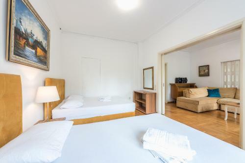 Victoria Plaza Palace Apartments