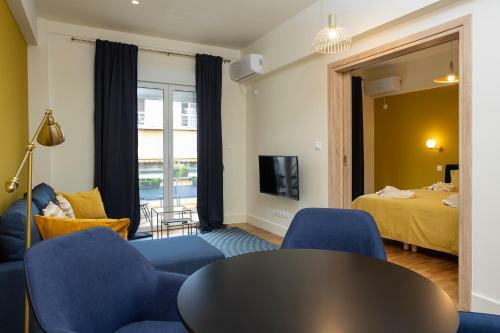 Stylish And Fancy Central Apartment