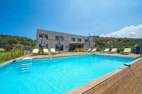 Agios Andreas Villa Sleeps 10 With Pool And Air Con