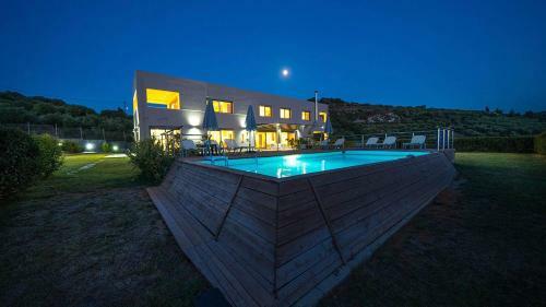 Agios Andreas Villa Sleeps 10 With Pool And Air Con