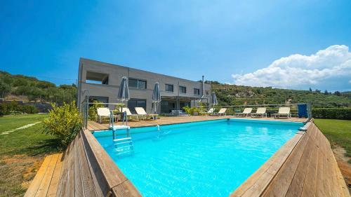 Agios Andreas Villa Sleeps 10 With Pool And Air Con