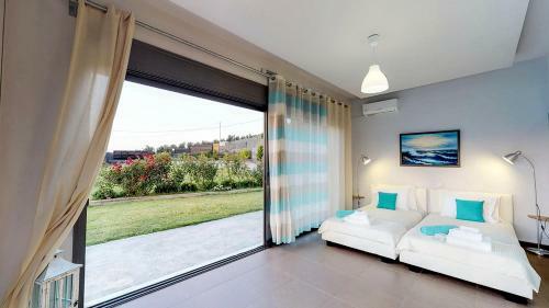 Agios Andreas Villa Sleeps 10 With Pool And Air Con