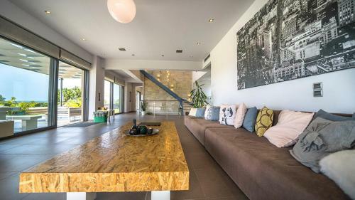 Agios Andreas Villa Sleeps 10 With Pool And Air Con