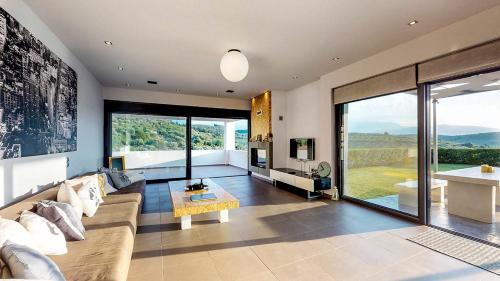 Agios Andreas Villa Sleeps 10 With Pool And Air Con