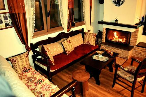 Village House Aretousa