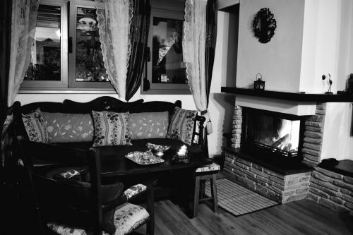 Village House Aretousa