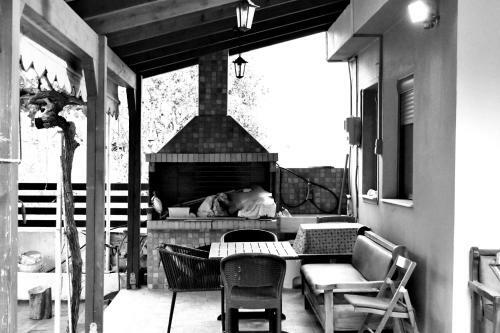 Village House Aretousa