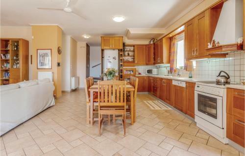 Amazing Home In Kaki Thalassa Keratea W/ 3 Bedrooms