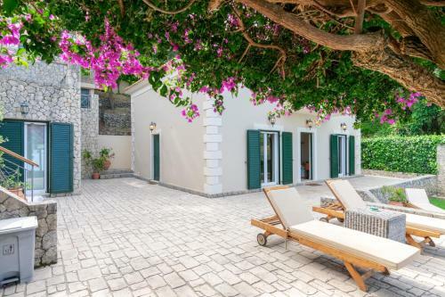 Corfu Beachfront Villa Benele