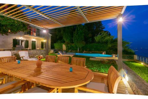 Corfu Beachfront Villa Benele