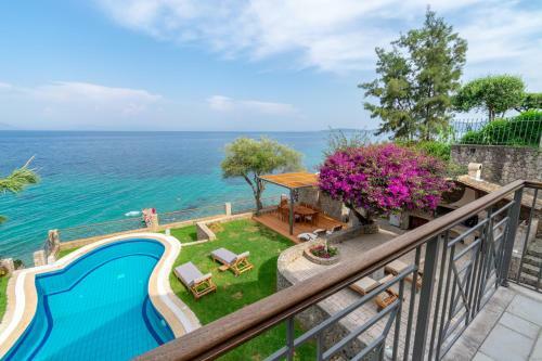 Corfu Beachfront Villa Benele