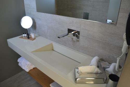 Double Bay Beach Hotel