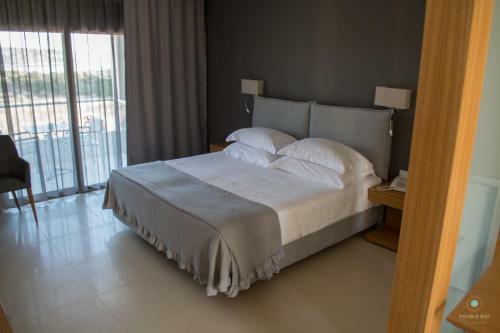 Double Bay Beach Hotel