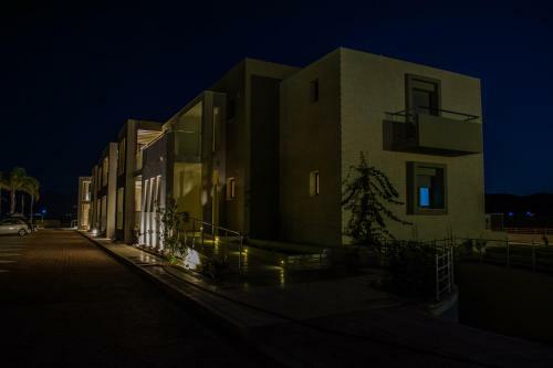 Double Bay Beach Hotel