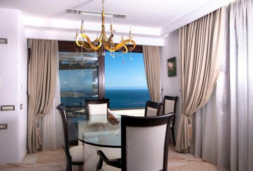 Villa Pilot