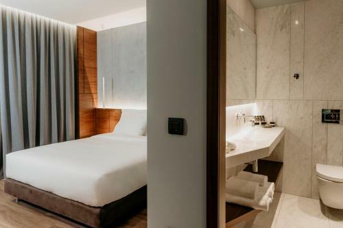 Aya Hotel