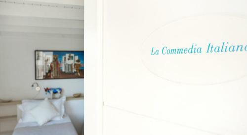 Hostal Room In Bb - La Commedia Italiana