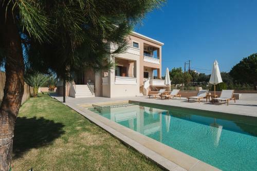 Private Pool Luxurious Villa