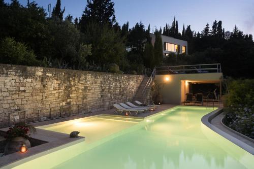 Geromonachos Villa Sleeps 14 With Pool Air Con And Wifi