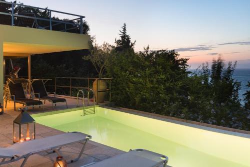 Geromonachos Villa Sleeps 14 With Pool Air Con And Wifi