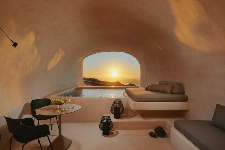 Hotel Divine Cave Experience