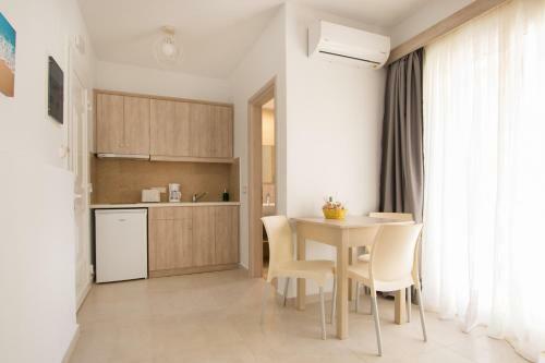 Porfyris Studios And Apartments
