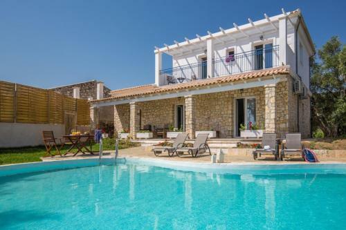 Karyotiko Villa Sleeps 8 Pool Wifi