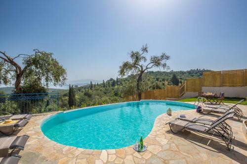 Karyotiko Villa Sleeps 8 Pool Wifi