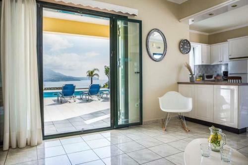 Karavados Villa Sleeps 6 Pool Air Con Wifi
