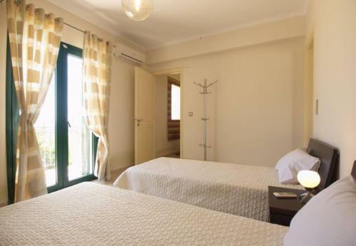 Karavadhos Villa Sleeps 5 With Pool And Air Con