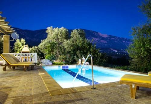 Karavadhos Villa Sleeps 5 With Pool And Air Con