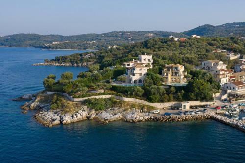 Kassiopi Villa Sleeps 10 Pool Wifi