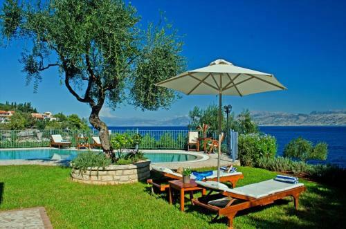 Kassiopi Villa Sleeps 10 Pool Wifi