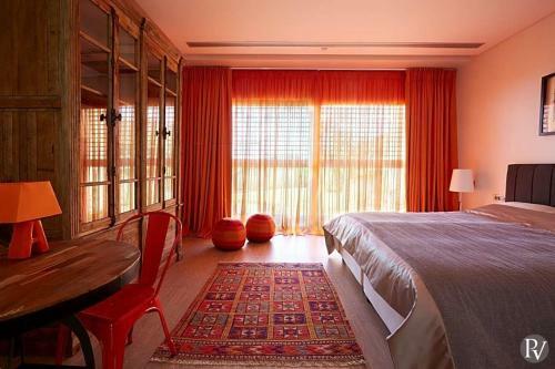 Kastro Villa Sleeps 18 With Pool And Air Con