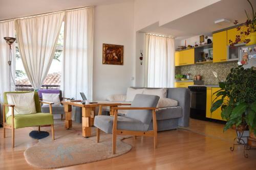 Bache Apartments