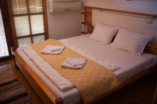 Hostal Robinson Sunset Guest House